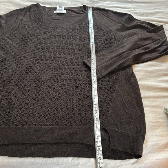 H. ONE wool/nylon/poly blend brown sweater, size M. Pretty, delicate pattern. - Picture 6 of 10